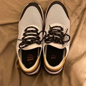 Mens Avia white shoes in size 8
